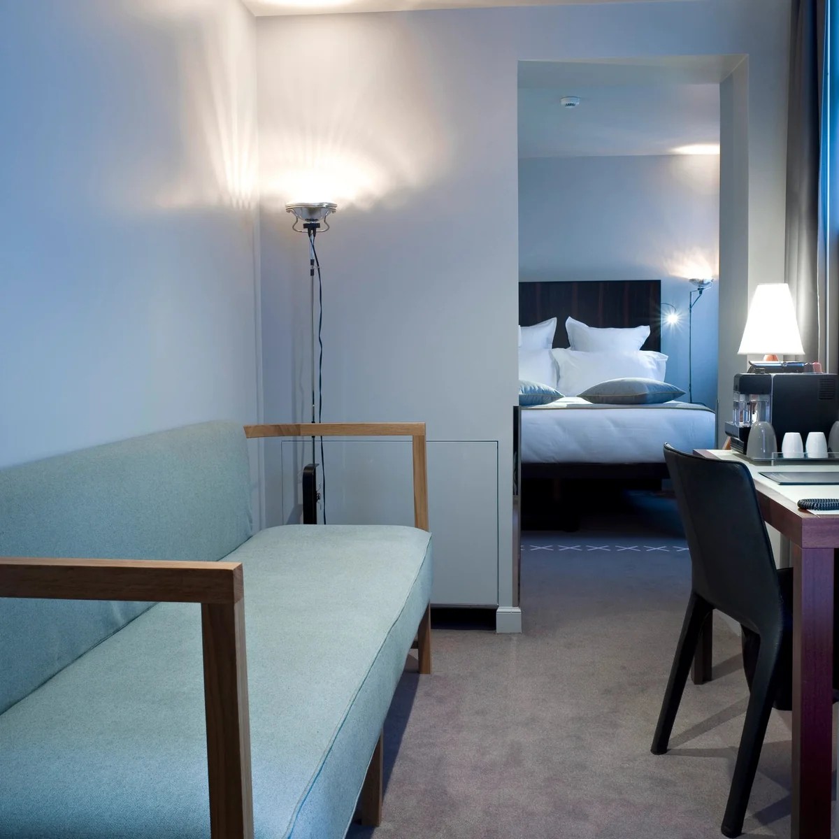 room-adjacente